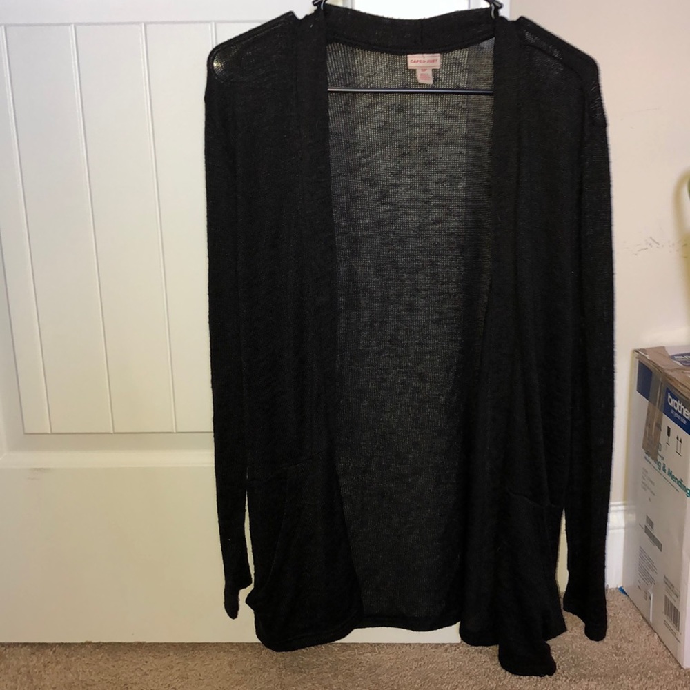 Light weight black cover up w/ pockets